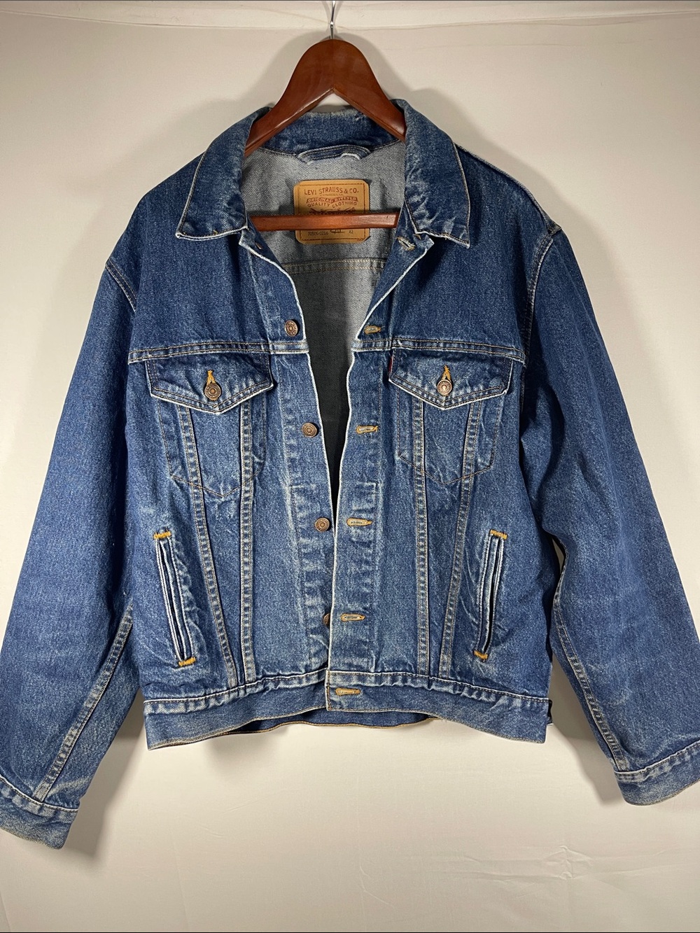 VTG 1990’s Levi's Medium Blue Denim Trucker Jacket Size 42